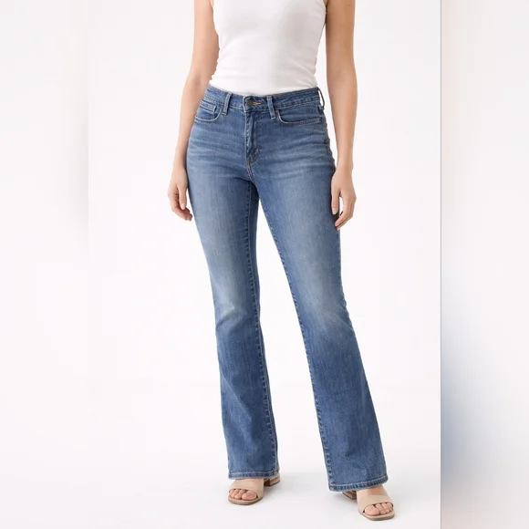 Levi Strauss Signature Bootcut Jeans Womens 6 (28x32) Medium Wash Classic Denim - Picture 11 of 11